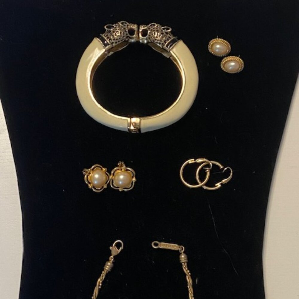 Costume/fashion jewelry lot included Lia Sophia, Napier and Richelieu